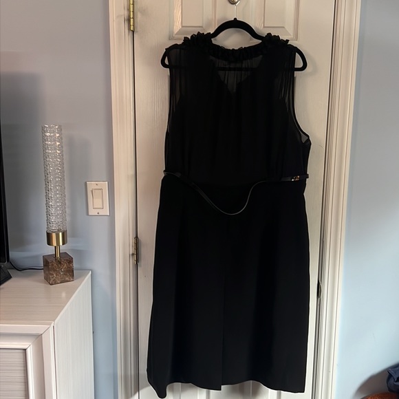 Workplace Chic! - Picture 4 of 6